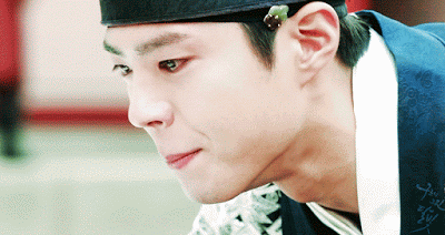 Sự thật hài hước sau cảnh ôm hôn, lãng mạn trong phim Hàn